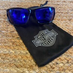 Harley Davidson women’s sunglasses w/black soft case